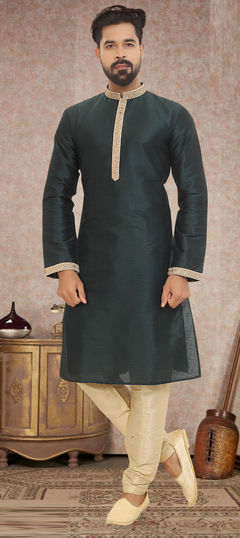 Green color Kurta Pyjamas in Dupion Silk fabric with Sequence, Thread work : 1803166