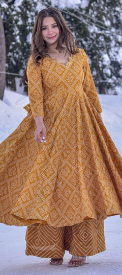 Yellow color Tunic with Bottom in Silk cotton fabric with Digital Print work