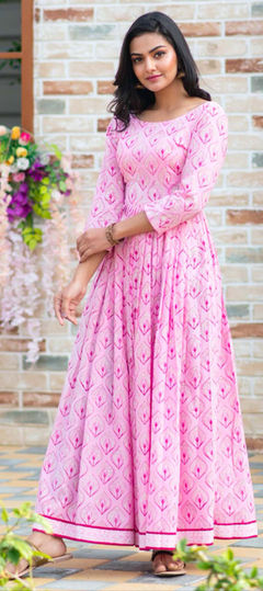 Pink and Majenta color Kurti in Muslin fabric with Digital Print work
