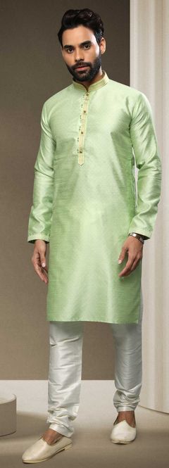 Green color Kurta Pyjamas in Jacquard fabric with Thread work