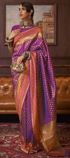 Pink and Majenta color Saree in Handloom fabric with Weaving work