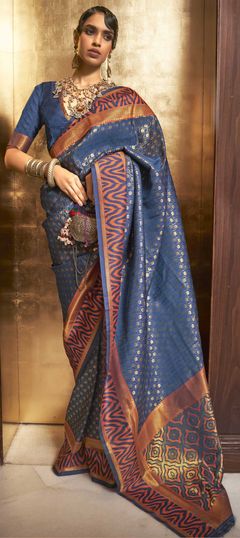 Black and Grey color Saree in Handloom fabric with Weaving work
