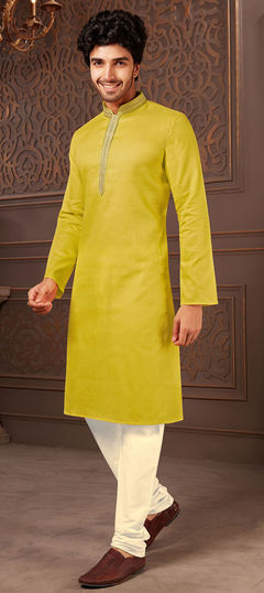 Green color Kurta Pyjamas in Cotton fabric with Embroidered, Thread, Zari work : 1826054