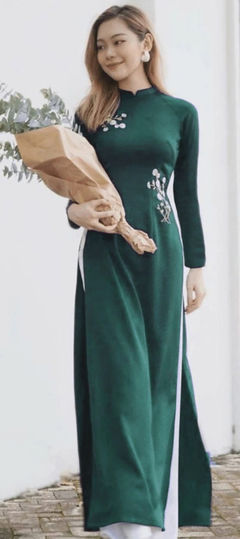 Green color Kurti in Cotton fabric with Embroidered, Thread work