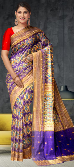 Purple and Violet color Saree in Kanchipuram Silk, Silk fabric with Stone, Weaving work