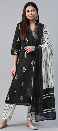 Black and Grey color Salwar Kameez in Cotton fabric with Printed, Thread work