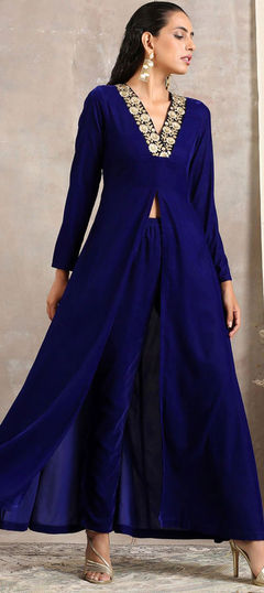 Blue color Tunic with Bottom in Velvet fabric with Embroidered work