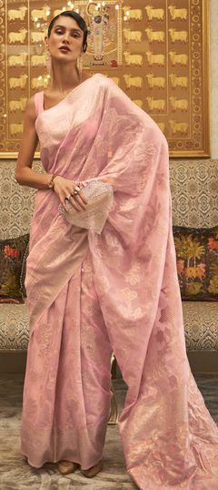 Pink and Majenta color Saree in Handloom fabric with Weaving work