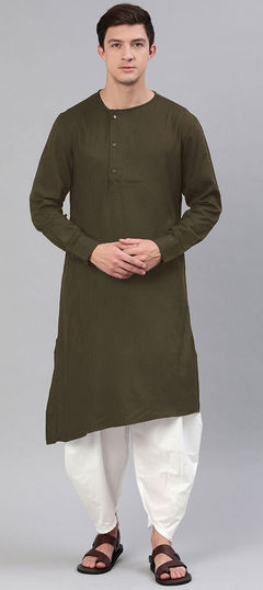 Green color Kurta Pyjamas in Cotton fabric with Thread work