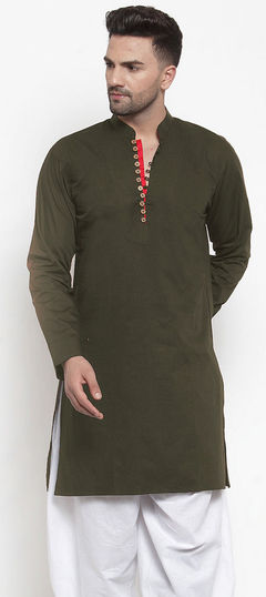 Green color Kurta in Cotton fabric with Thread work