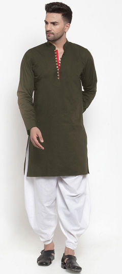 Green color Dhoti Kurta in Cotton fabric with Thread work