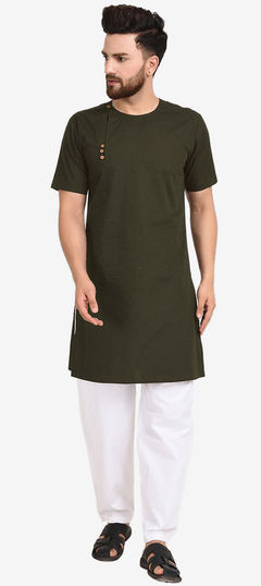 Green color Kurta Pyjamas in Cotton fabric with Thread work