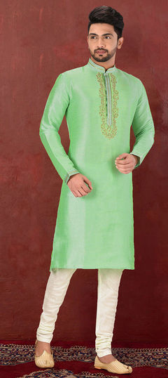 Green color Kurta Pyjamas in Mulberry Silk fabric with Resham, Thread, Zardozi work