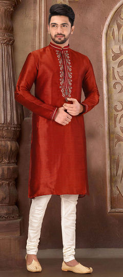 Red and Maroon color Kurta Pyjamas in Mulberry Silk fabric with Resham, Thread, Zardozi work