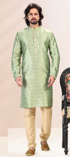 Green color Kurta Pyjamas in Banarasi Silk fabric with Weaving work : 1857064