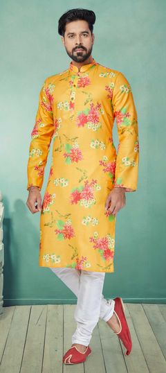 Yellow color Kurta Pyjamas in Cotton fabric with Digital Print work