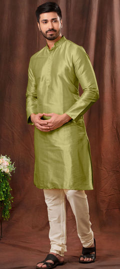Green color Kurta Pyjamas in Jacquard fabric with Resham, Thread work
