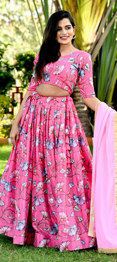 Pink and Majenta color Lehenga in Crepe Silk fabric with Weaving work