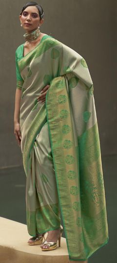 Green color Saree in Handloom fabric with Weaving work