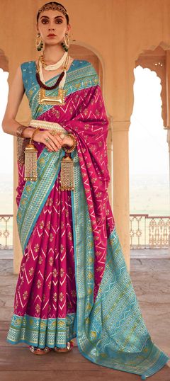 Pink and Majenta color Saree in Patola Silk, Silk fabric with Printed work