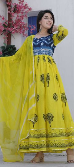 Yellow color Gown in Cotton fabric with Floral, Printed work