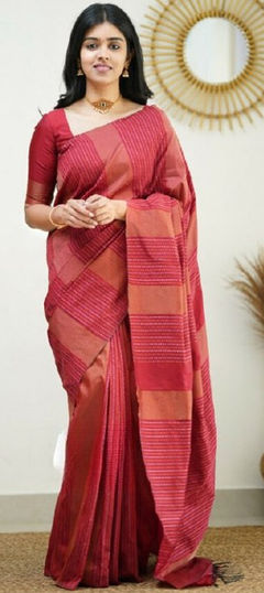 Pink and Majenta color Saree in Silk fabric with Weaving work