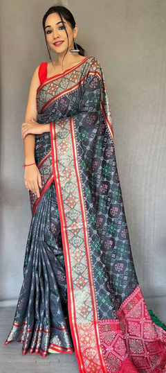 Traditional Black and Grey color Saree in Patola Silk, Silk fabric with South Weaving work : 1867499