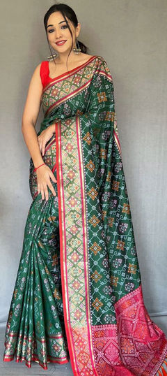 Traditional Green color Saree in Patola Silk, Silk fabric with South Weaving work : 1867501