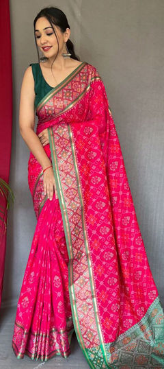 Traditional Pink and Majenta color Saree in Patola Silk, Silk fabric with South Weaving work : 1867502