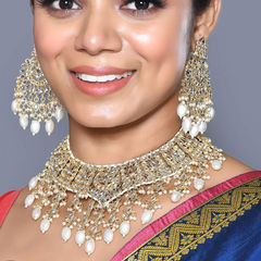 Gold Rodium Polish White and Off White color Necklace in Metal Alloy studded with CZ Diamond, Kundan, Pearl
