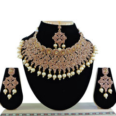 Gold Rodium Polish Gold color Necklace in Metal Alloy studded with Austrian diamond, Pearl