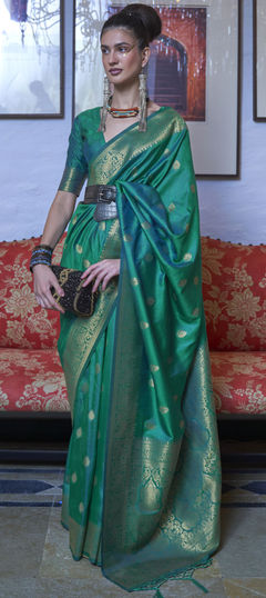 Green color Saree in Handloom fabric with Weaving work