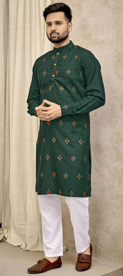 Green color Kurta Pyjamas in Cotton fabric with Printed, Thread work