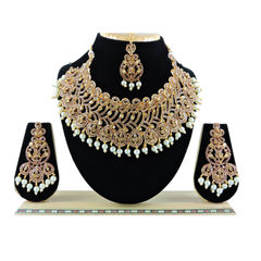 Gold Rodium Polish Gold color Necklace in Metal Alloy studded with Austrian diamond, Pearl