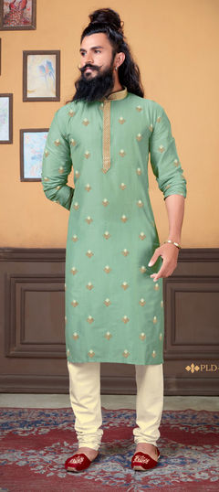 Green color Kurta Pyjamas in Cotton fabric with Embroidered, Thread work