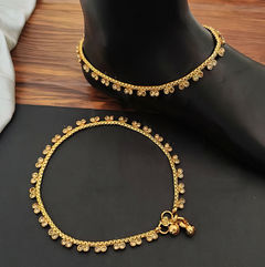 Yellow color Anklet in Metal Alloy studded with Beads & Gold Rodium Polish : 1878813