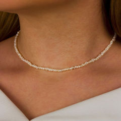 White and Off White color Necklace in Metal Alloy studded with Pearl & Enamel : 1880736