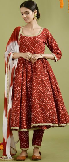 Red and Maroon color Salwar Kameez in Cotton fabric with Bandhej, Printed work