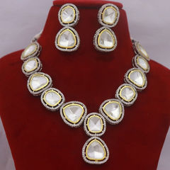 White and Off White color Necklace in Metal Alloy studded with Kundan & Gold Rodium Polish : 1882666