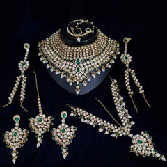 Green color Bridal Jewelry in Metal Alloy studded with Beads, CZ Diamond & Gold Rodium Polish : 1883414