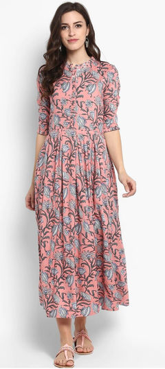 Pink and Majenta color Kurti in Rayon fabric with Floral, Printed work