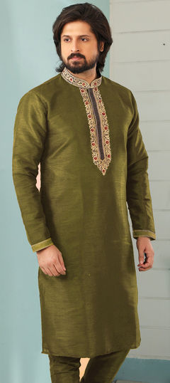 Green color Kurta in Dupion Silk fabric with Embroidered, Thread work