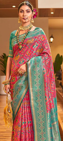 Pink and Majenta color Saree in Banarasi Silk, Silk fabric with Weaving work