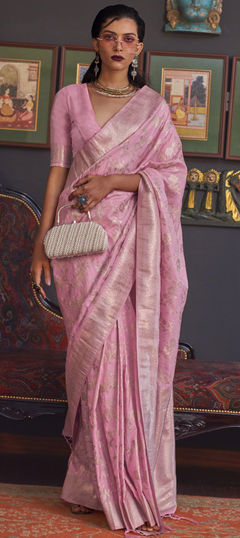 Pink and Majenta color Saree in Handloom fabric with Weaving work