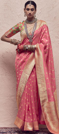Pink and Majenta color Saree in Crepe Silk, Silk fabric with Weaving, Zari work