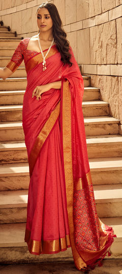 Pink and Majenta color Saree in Art Silk, Silk fabric with Weaving work