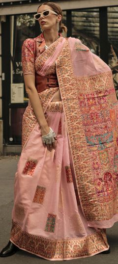 Pink and Majenta color Saree in Handloom fabric with Weaving work