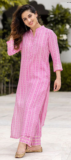 Pink and Majenta color Salwar Kameez in Muslin fabric with Printed work