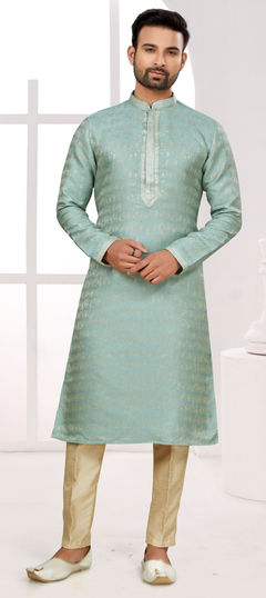 Green color Kurta Pyjamas in Jacquard fabric with Thread, Zari work