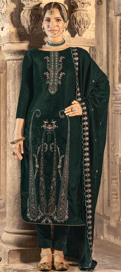 Festive, Reception, Wedding Green color Salwar Kameez in Velvet fabric with Pakistani, Straight Resham, Thread, Zari work : 1916390